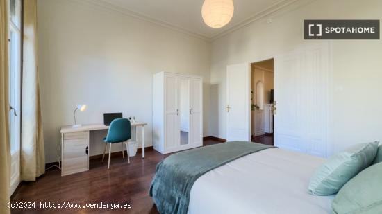 Habitaciones en alquiler en el apartamento de 6 dormitorios en Sant Gervasi - BARCELONA