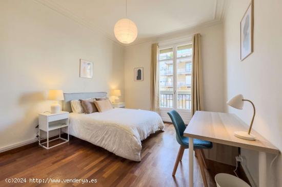 Habitaciones en alquiler en el apartamento de 6 dormitorios en Sant Gervasi - BARCELONA