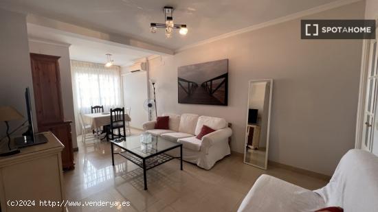 Apartamento entero de 3 dormitorios en Sevilla - SEVILLA