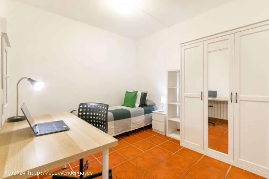 Cama en alquiler en habitación compartida en Bellaterra, Barcelona - BARCELONA