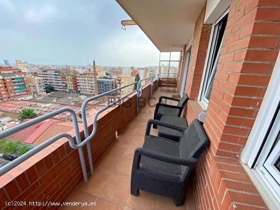 Piso de planta alta con vistas al mar y la ciudad de Barcelona. - BARCELONA