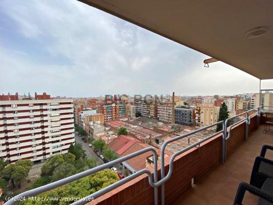 Piso de planta alta con vistas al mar y la ciudad de Barcelona. - BARCELONA