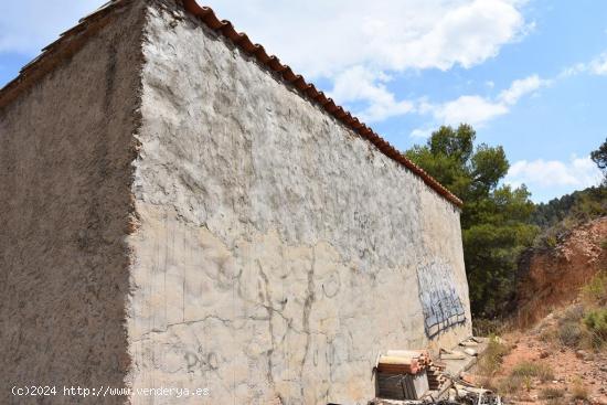 Finca con masía camino a Las Pesqueras - TERUEL