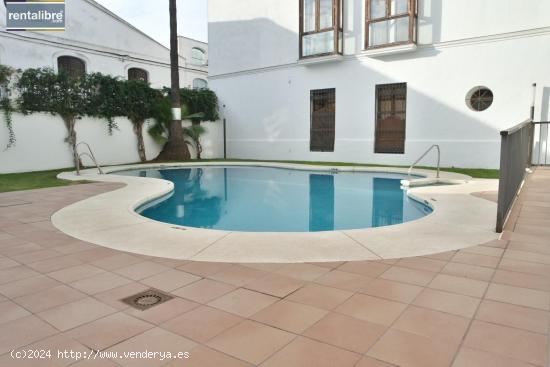 VIVIENDA EN PLENO CENTRO CON PISCINA GARAJE ASCENSOR Y TERRAZA - CADIZ