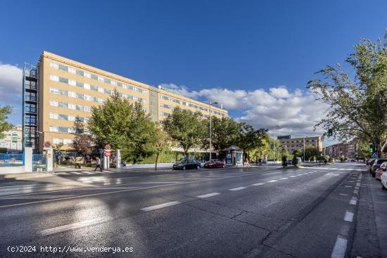  Traumatología (junto). Local comercial con mucho paso de personas. 2 baños. - GRANADA 