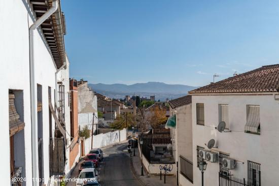 Amplio apartamento situado en Albaicín Alto en casa corrala con vistas a la Alhambra - GRANADA