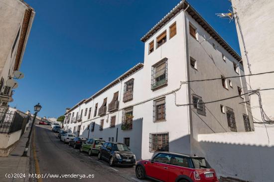 Amplio apartamento situado en Albaicín Alto en casa corrala con vistas a la Alhambra - GRANADA