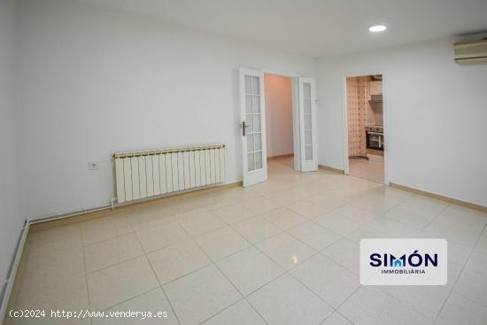 ¡Oportunidad inversores! Piso de 49m² en Navàs, de dos habitaciones, ideal para entrar a vivir. -