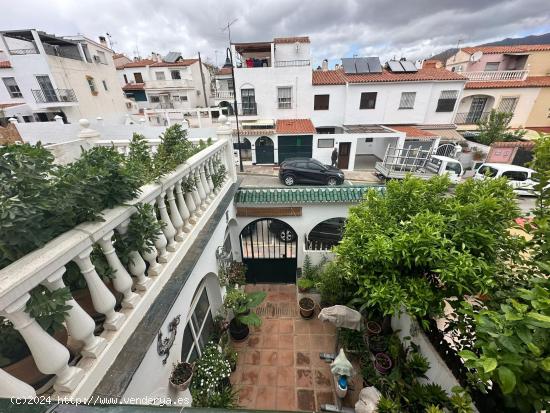  Gran Adosado en Las Lagunas, con Piscina y 4 dormitorios - MALAGA 