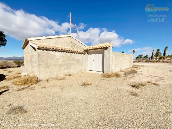 CASA DE CAMPO CON TERRENO EN LAS CAÑADAS DE ALHAMA - MURCIA