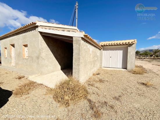 CASA DE CAMPO CON TERRENO EN LAS CAÑADAS DE ALHAMA - MURCIA