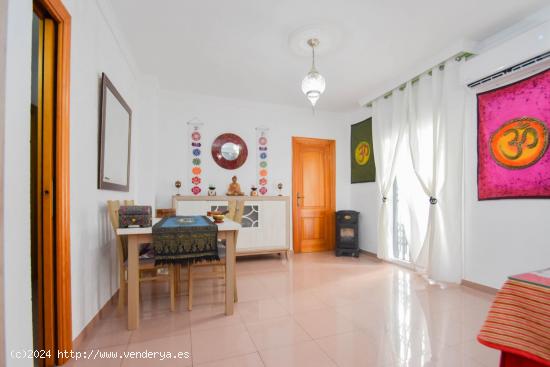 PONEMOS A LA VENTA ESTE MAGNIFICO PISO EN ZONA CENTRO DE SALOBREÑA - GRANADA