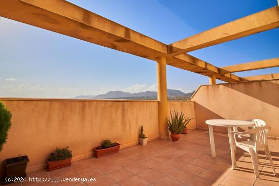 Piso con terraza y parking - ALMERIA