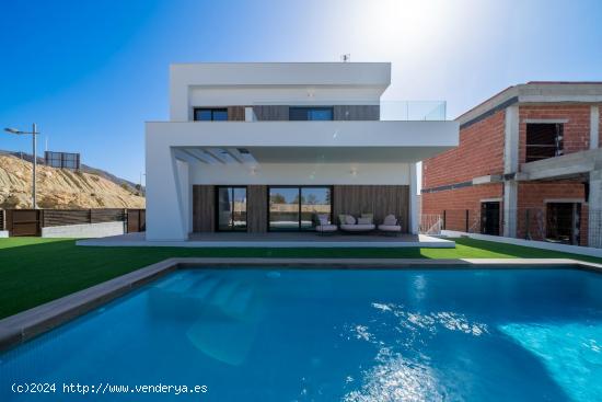 VILLA EN FINESTRAT CON VISTAS PANORAMICAS - ALICANTE