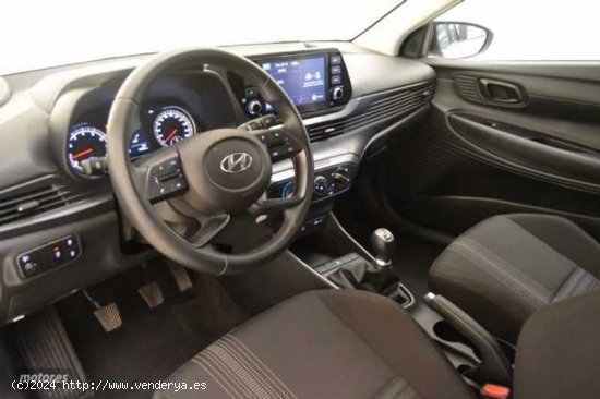 Hyundai Bayon 1.2 MPI Klass de 2023 con 14.524 Km por 17.390 EUR. en Sevilla