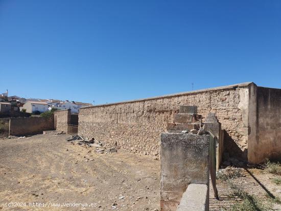 FINA RUSTICA Y URBANA - BADAJOZ