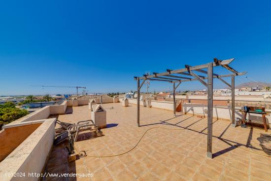 ÁTICO CON PISCINA Y SOLARIUM JUNTO A RODA GOLF - MURCIA