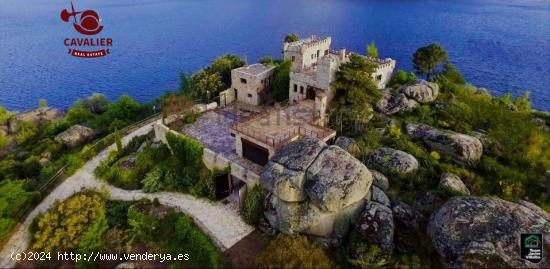 Espectacular isla privada de 10.355m2 con Castillo de 1.000m2, Con embarcadero privado - AVILA