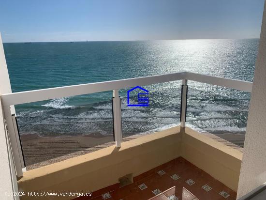 Piso en Primera Línea de Playa en Vistahermosa con Vistas Panorámicas - CADIZ