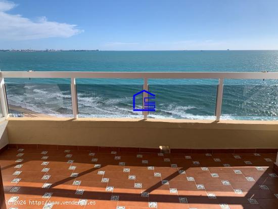 Piso en Primera Línea de Playa en Vistahermosa con Vistas Panorámicas - CADIZ