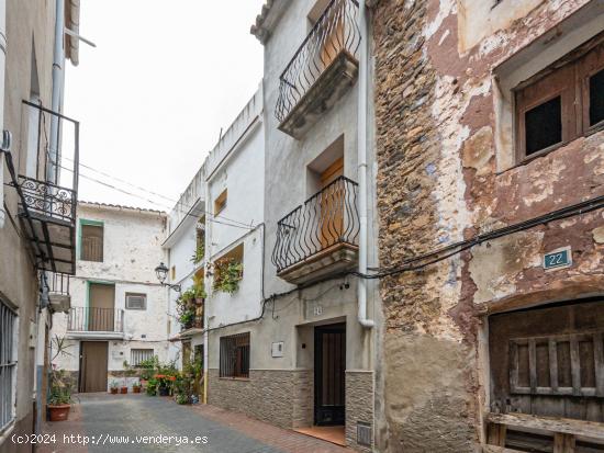 CASA ENTRE MEDIANERAS CON TRES DORMITORIOS EN EL CENTRO DE TALES - CASTELLON