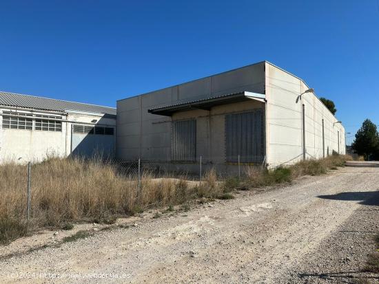 NAVE INDUSTRIAL DE 2.691 M² EN POLIGONO DE ROSSELL - CASTELLON