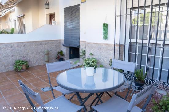 OLVIDATE DE REFORMAS Y PINTURAS Y VENTE A VIVIR A ESTA VIVIENDA TIPO CASA Y JARDIN !! - CADIZ