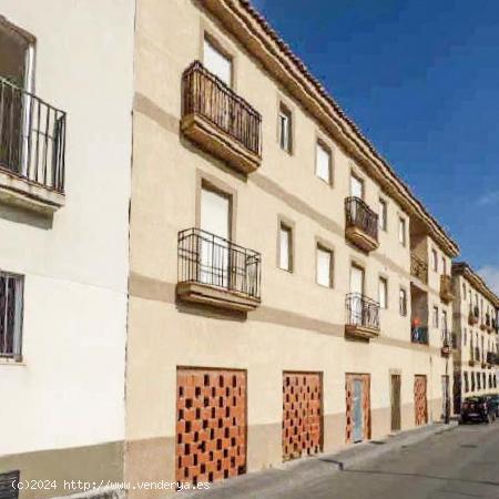  Local comercial a pie de calle, situado en la calle Isla Madeira de Las Gabias. - GRANADA 