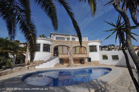 Casa para modernizar con vistas al mar en Moraira - ALICANTE