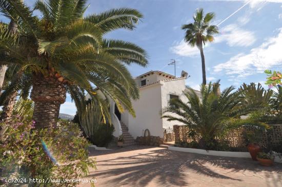 Casa para modernizar con vistas al mar en Moraira - ALICANTE