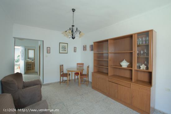 Casa con patio interior y gran terraza - MALAGA