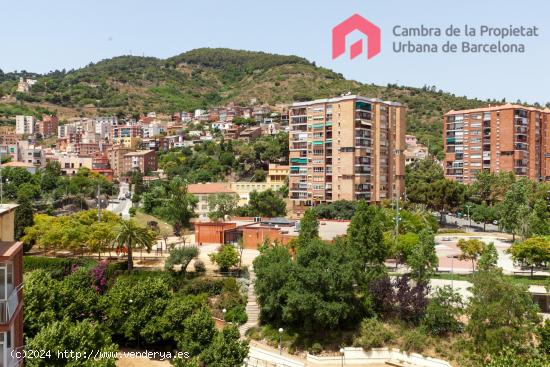 ¡Oportunidad! Solar en Barcelona, que da a dos calles en zona tranquila cerca de La Vall d'Hebron. 