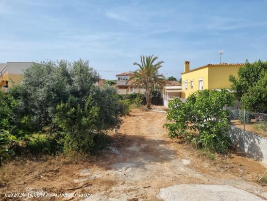 SOLAR EN SON FERRER FRENTE A ZONA VERDE - BALEARES