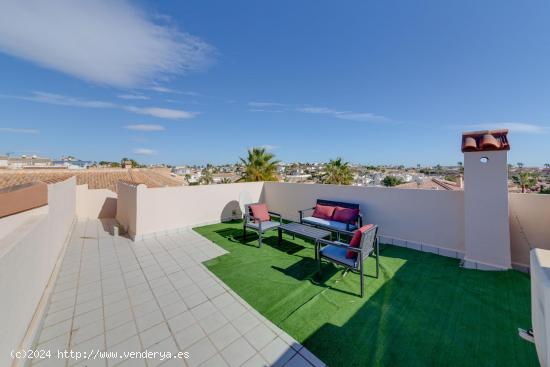 Se vende Chalet independiente de 5 dormitorios en Quesada - ALICANTE