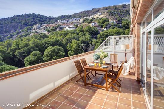 CASA CON PISCINA PRIVADA EN LAS PALOMAS EN UN ECLAVE UNICO - GRANADA