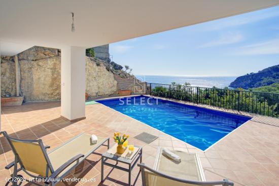 CASA CON PISCINA PRIVADA EN LAS PALOMAS EN UN ECLAVE UNICO - GRANADA