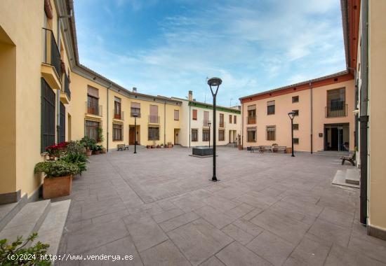 CASA ADOSADA EN  EL CENTRO SAGUNTO  CON 2 PLAZAS DE GARAJE Y 5 HABITACIONES!! ANTES 299.000 € - VA