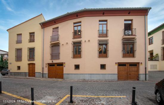 CASA ADOSADA EN  EL CENTRO SAGUNTO  CON 2 PLAZAS DE GARAJE Y 5 HABITACIONES!! ANTES 299.000 € - VA