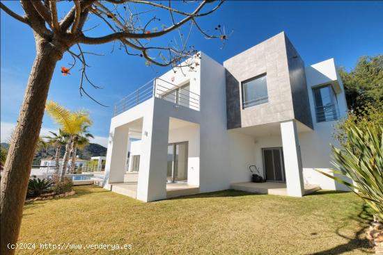 Villa contemporanea con vistas al Mar y Montaña!! a 5 minutos de san Pedro de Alcantara, Marbella. 