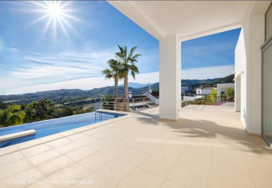 Villa contemporanea con vistas al Mar y Montaña!! a 5 minutos de san Pedro de Alcantara, Marbella. 