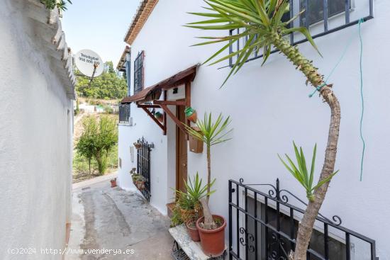 Casa con vistas impresionantes en Barranco del Abogado - GRANADA