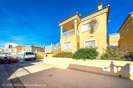 Chalet adosado en Orihuela (Costa) - ALICANTE