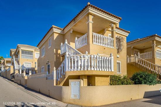 Chalet adosado en Orihuela (Costa) - ALICANTE