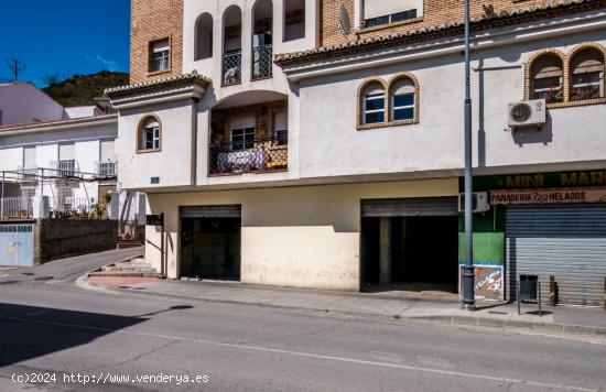  Local magnífico enclavado en 1º línea comercial de la Carretera de la Sierra.Cenes de la Vega - G 