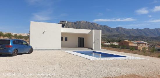 CHALET INDEPENDIENTE CON PARCELA DE 8.000M2  Y PISCINA en Abanilla - MURCIA