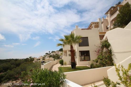 ATICO CON VISTAS AL MAR Y CAMPO DE GOLF. ORIHUELA COSTA. 3 DOR. 2 BAÑOS. 130 M2. - ALICANTE