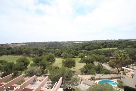 ATICO CON VISTAS AL MAR Y CAMPO DE GOLF. ORIHUELA COSTA. 3 DOR. 2 BAÑOS. 130 M2. - ALICANTE