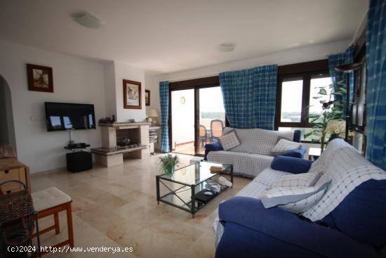 ATICO CON VISTAS AL MAR Y CAMPO DE GOLF. ORIHUELA COSTA. 3 DOR. 2 BAÑOS. 130 M2. - ALICANTE