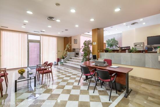  Magnífico local de 240 m2 en Camino Bajo de Huetor - GRANADA 