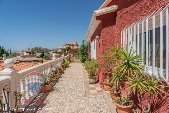 CHALET CON VISTAS, DE UNA SOLA PLANTA, EN LO CEA - MALAGA